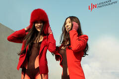 性感女模裸腿放鞭炮