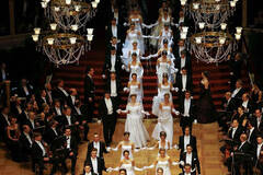 维也纳歌剧院中的少女