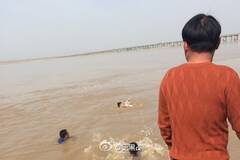 郑州：大学生营救坠河小孩溺亡