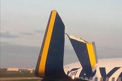 爱尔兰两客机发生擦碰翼梢被撞断