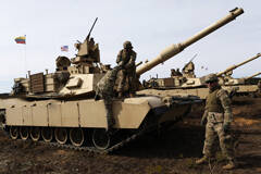 美军大批M1坦克立陶宛军演