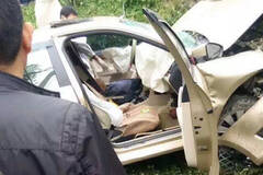 成都：一轿车发生车祸致1死1伤