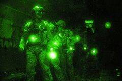 美军空降训练如同幽灵出击