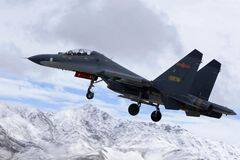 兰空驻高原苏27战机与雪山共舞