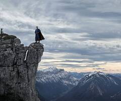 “超级英雄”的孤独一面