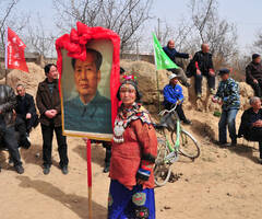 毛主席像下的生活