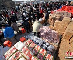 村支书自掏220万为全村办年货