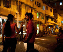 红灯区17岁孟买妓女的回家路