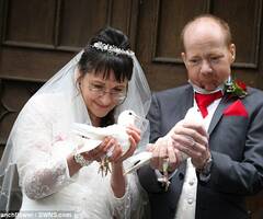 英国男子临终前与初恋女友完婚