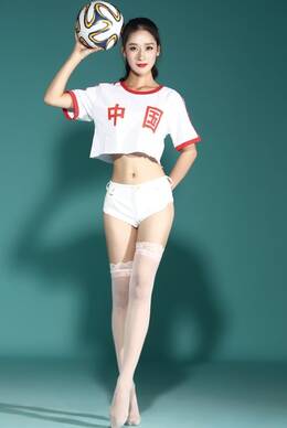 芭蕾女孩白丝+国足队服 演极致诱惑