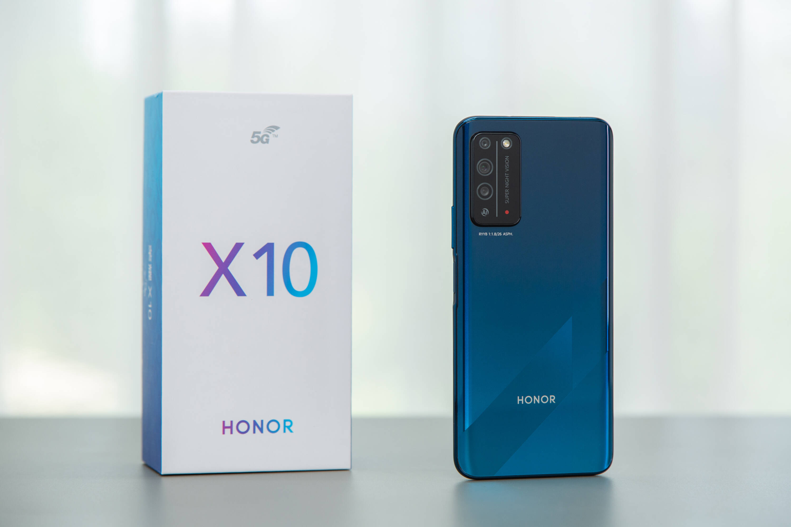 荣耀x10图赏:升降式全面屏设计 搭载麒麟820处理器