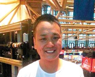 “快递哥”纽约敲钟记：出国见证阿里上市