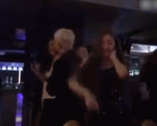 曝bigbang胜利夜店被灌酒 贴女勾脖亲吻