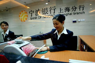 华西村人均收入_上半年银行人均(3)