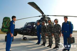 海天砺剑:南京军区陆航团海上高难科目训练