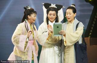 50岁叶童再度反串演许仙[高清大图]