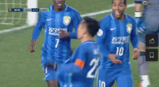 吴曦摇篮舞有多贵?全场球迷为吉翔庆生(gif)