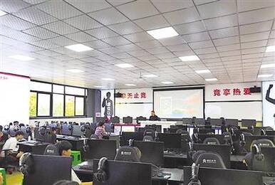 高校开设电竞专业 实地打探:打打游戏能毕业?