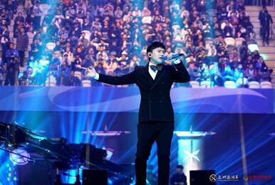 张杰亮相2018DOTA2亚洲邀请赛 献唱青春与激情