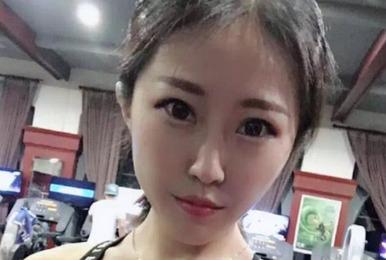 LOL小智女友疑被网友曝光:身材超好颜值高