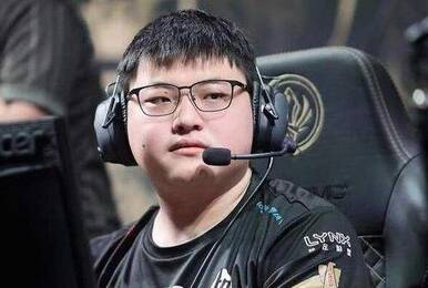UZI化身EZ人柱力疯狂上分 是在为EDG准备秘密武器?