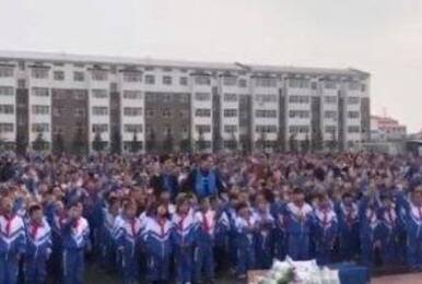 PDD希望小学投入使用设备齐全,网友:电竞古天乐