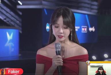 Faker终于恋爱了?复盘决赛时暂停反复观看美女主持
