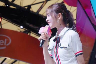 余霜ChinaJoy现场引网友大赞:LPL最美女主持