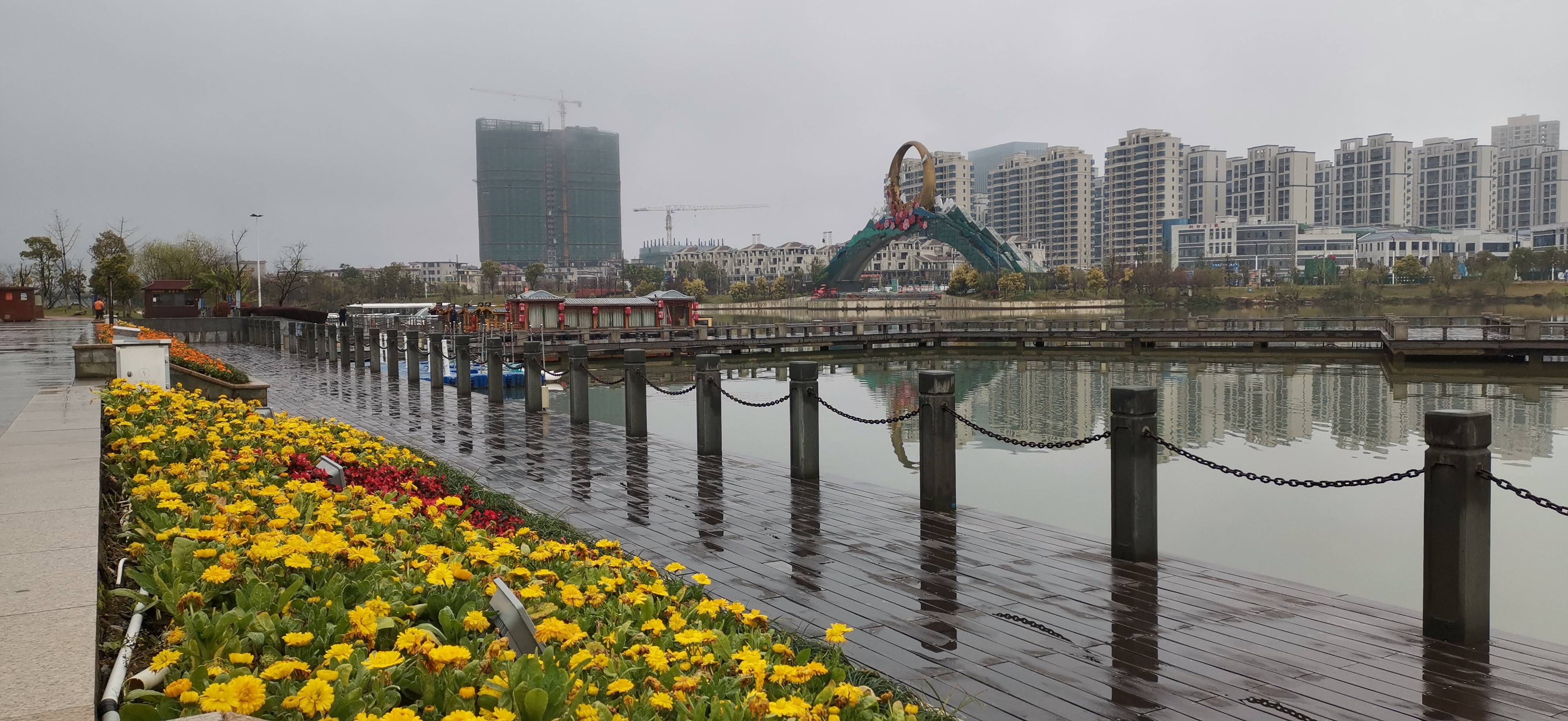 吉安视觉:古后河绿廊的倒映之美 犹如海市蜃楼