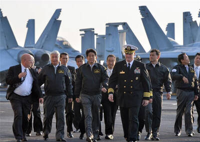 日本3年一度海上“观舰式”