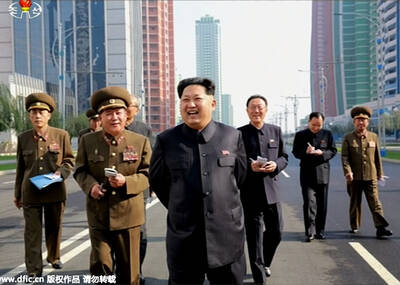 金正恩视察未来科学家大街