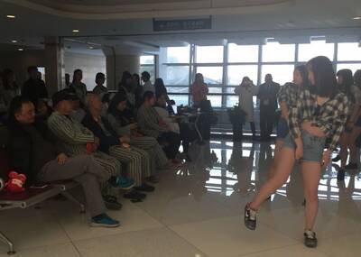 上海：医院元旦联欢会一幕