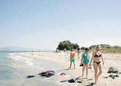 希腊：美腿和救生衣并存的海滩