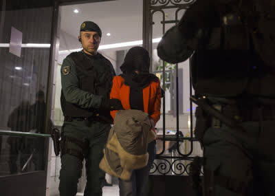 中国工商银行马德里分行遭搜查画面