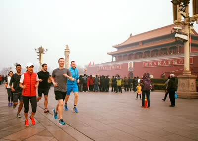扎克伯格晒天安门跑步照
