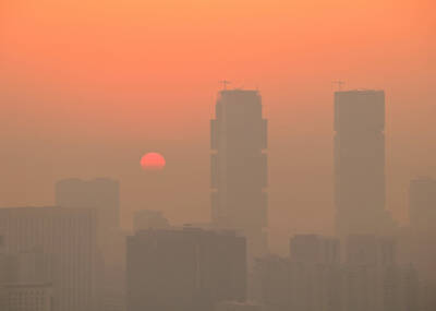 郑州上空再现黑色污染带