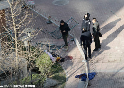 北京一高层护栏坠落 老人被砸身亡
