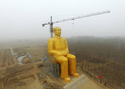 河南一农村耗资百万建巨型毛主席像