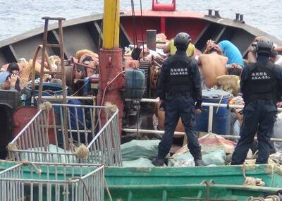 大陆渔船盗捕15吨珊瑚 被台湾查扣