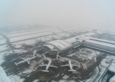 北京：大雪中的首都机场