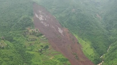 贵州大方县山体滑坡距离超千米，平均掩埋深度相当于两层楼高