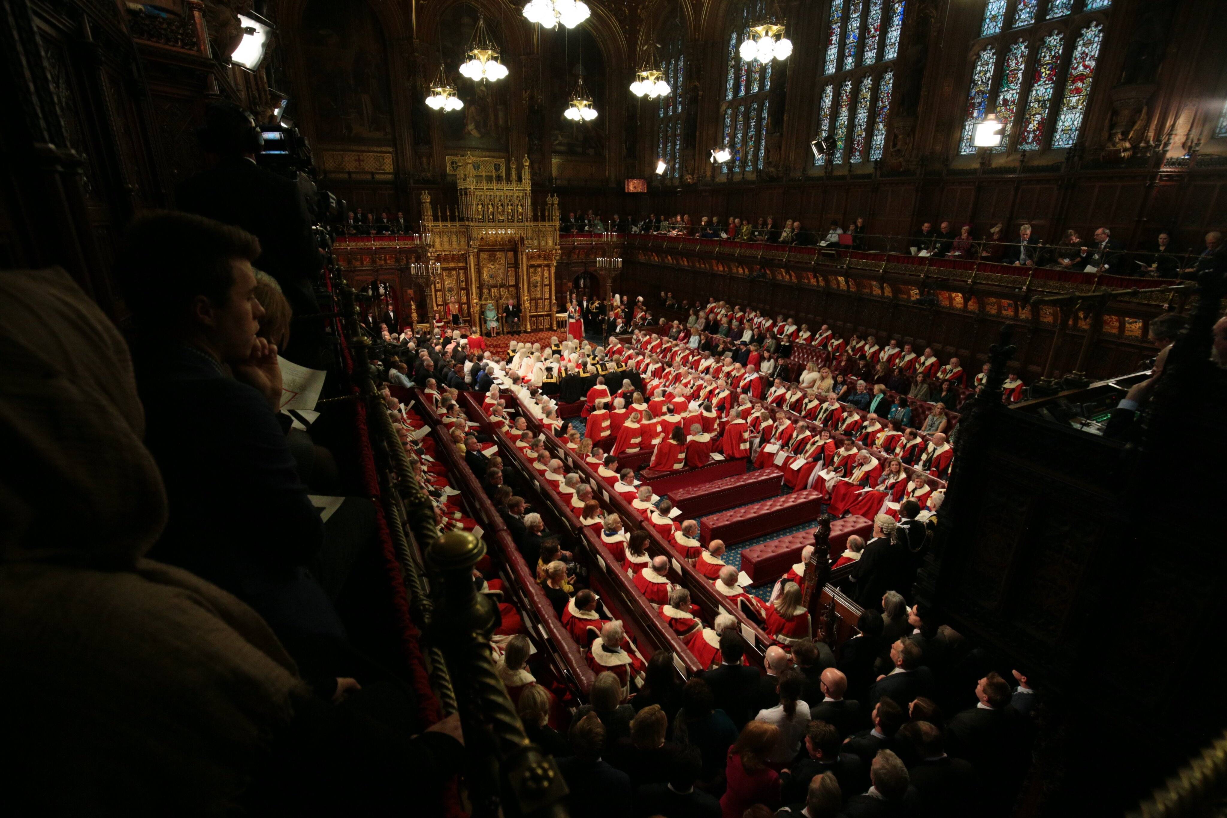 新一届英国议会开幕大典女王伊丽莎白发表演说强调将如期脱欧