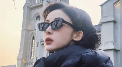 娜扎与落日余晖同框 氛围感拉满！