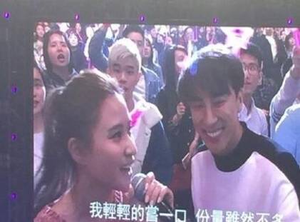 太幸运！何超莲看周董演唱会 被点中合唱《甜甜的》