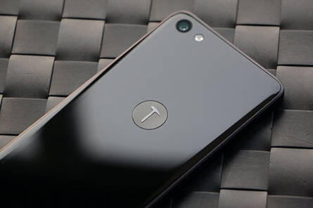 锤子T3渲染图曝光 网友:情怀变成了iPhone