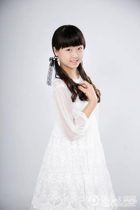 12岁翟家瑶被誉中国新儿歌代表人物 受邀唱