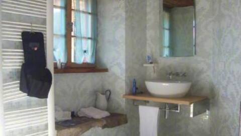 厕所被老婆护肤品占满了,那是有原因的,你见过