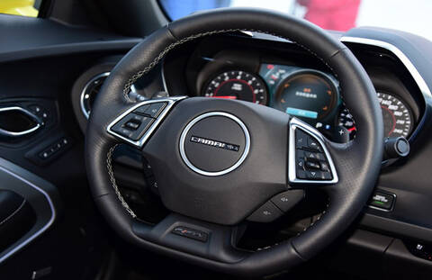 18款雪佛兰科迈罗震撼来袭 传奇性能跑车大黄