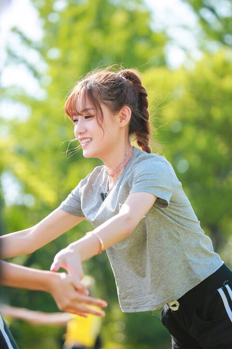 创造101陈意涵实力圈粉 清纯可人被评全糖初恋