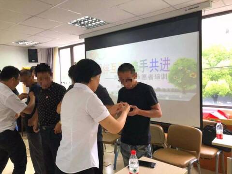 思齐禁毒同伴志愿者队伍20号参观上海华佑自